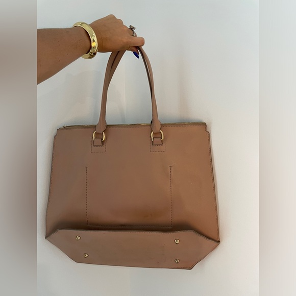 J Crew tan leather shoulder bag perfect for a laptop and travel - Picture 6 of 11